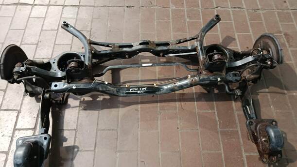 Foto: HINTERACHSE eines VW Golf Variant 1.6 TDI DPF GLS
