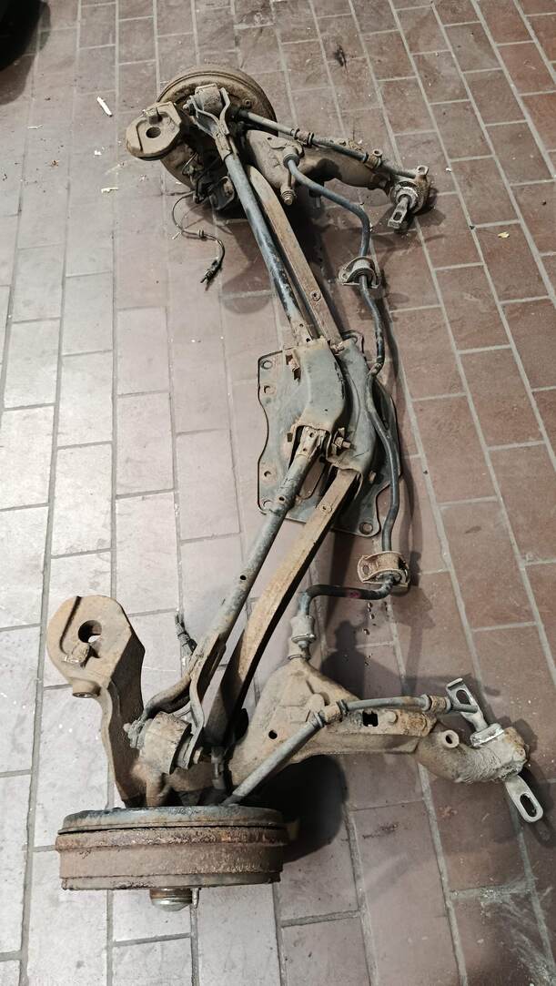Foto: HINTERACHSE / HINTERACHSTRÄGER eines Fiat Doblo Cargo DPF GLS