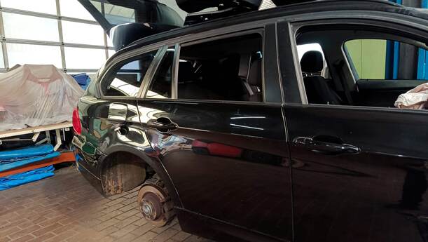 Foto: TÜR HINTEN RECHTS eines BMW 320d DPF Touring Aut. GLS
