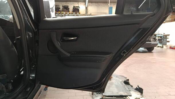 Foto: TÜR HINTEN RECHTS eines BMW 320d DPF Touring Aut. GLS