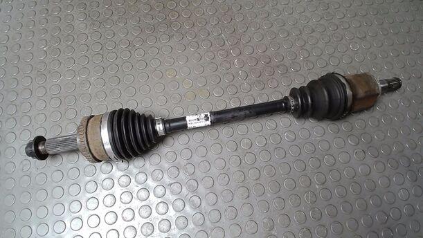 Foto: ANTRIEBSWELLE LINKS ( SCHALTGETRIEBE ) eines Kia Ceed 1.4 CVVT SW ISG GLS
