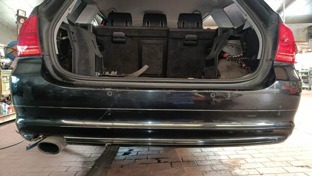 Foto: STOSSFÄNGER / STOßSTANGE HINTEN eines BMW 320d DPF Touring Aut. GLS