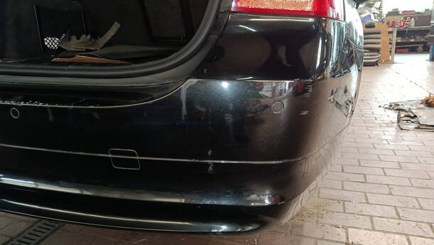 Foto: STOSSFÄNGER / STOßSTANGE HINTEN eines BMW 320d DPF Touring Aut. GLS