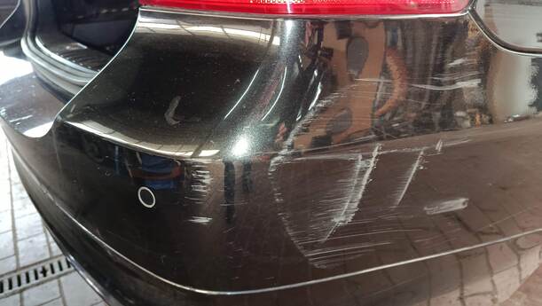 Foto: STOSSFÄNGER / STOßSTANGE HINTEN eines BMW 320d DPF Touring Aut. GLS