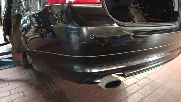 Foto: STOSSFÄNGER / STOßSTANGE HINTEN eines BMW 320d DPF Touring Aut. GLS