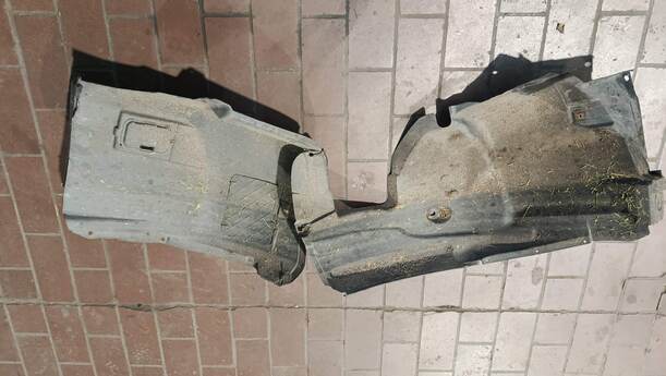 Foto: RADHAUSSCHALE / INNENKOTFLÜGEL RECHTS eines BMW 320d DPF Touring Aut. GLS