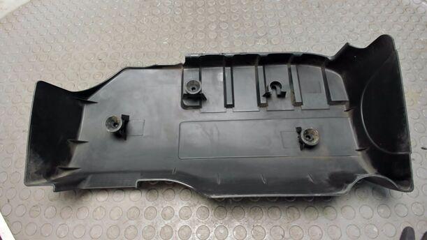 Foto: MOTORABDECKUNG / VERSCHALUNG OBEN eines Opel Tigra Twin Top 1.3 CDTI GLS