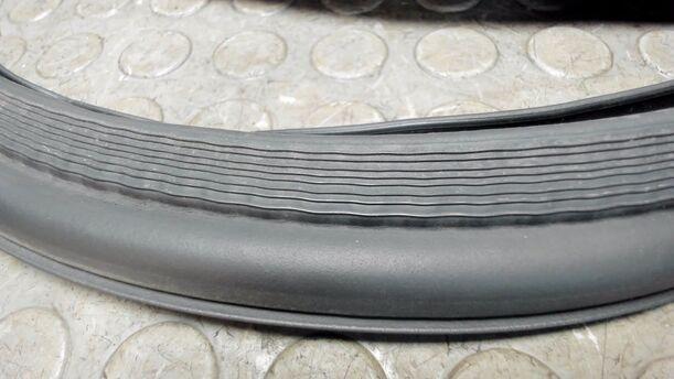 Foto: HECKDECKELDICHTUNG eines Opel Tigra Twin Top 1.3 CDTI GLS