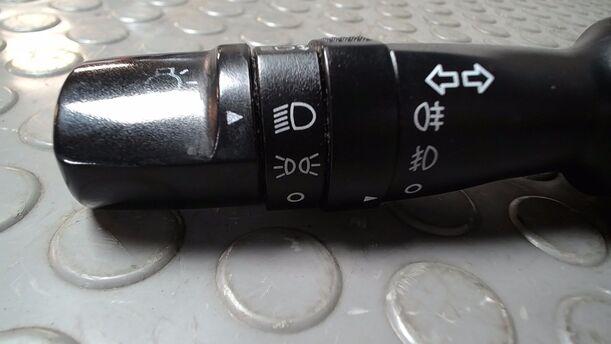 Foto: BLINKSCHALTER/ KOMBISCHALTER eines Kia Ceed 1.4 CVVT SW ISG