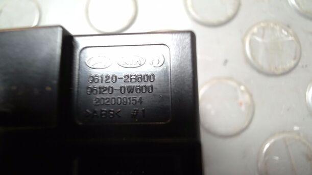 Foto: STECKER AUX/ USB eines Kia Ceed 1.4 CVVT SW ISG GLS