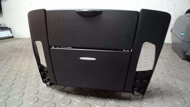 Foto: ASCHENBECHER/ ABLAGEFACH MITTELKONSOLE eines Kia Ceed 1.4 CVVT SW ISG GLS