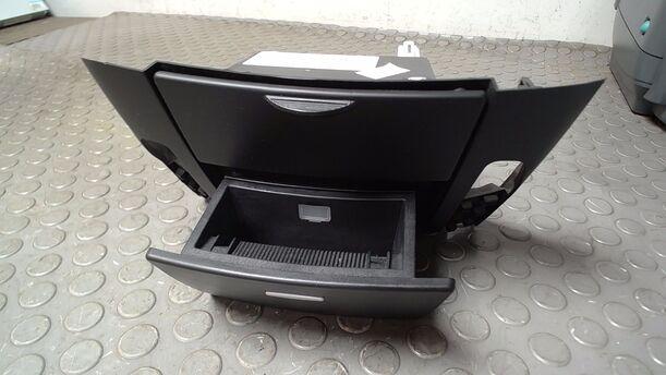 Foto: ASCHENBECHER/ ABLAGEFACH MITTELKONSOLE eines Kia Ceed 1.4 CVVT SW ISG GLS