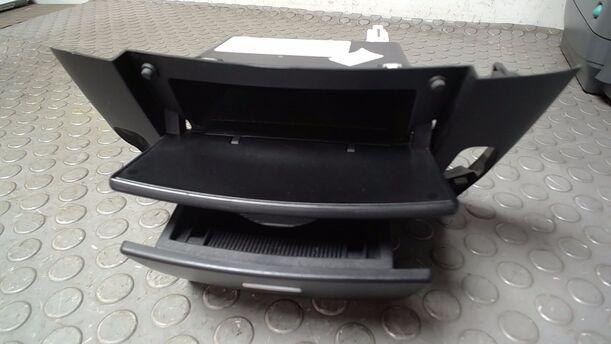 Foto: ASCHENBECHER/ ABLAGEFACH MITTELKONSOLE eines Kia Ceed 1.4 CVVT SW ISG GLS