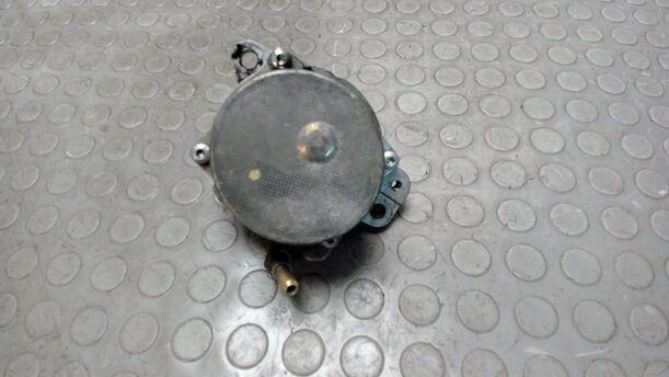 Foto: VAKUUMPUMPE / UNTERDRUCKPUMPE eines Opel Tigra Twin Top 1.3 CDTI
