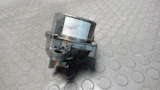 Foto: VAKUUMPUMPE / UNTERDRUCKPUMPE eines Opel Tigra Twin Top 1.3 CDTI