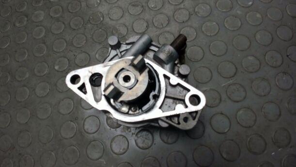 Foto: VAKUUMPUMPE / UNTERDRUCKPUMPE eines Opel Tigra Twin Top 1.3 CDTI
