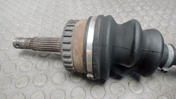 Foto: ANTRIEBSWELLE LINKS eines Opel Tigra Twin Top 1.3 CDTI