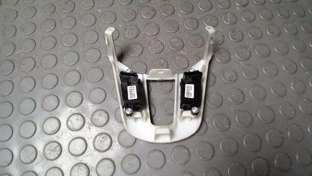 Foto: LENKRADABDECKUNG/ SCHALTER TELEFON eines Kia Ceed 1.4 CVVT SW ISG