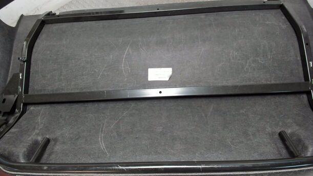 Foto: KOFFERRAUMVERKLEIDUNG / VERDECKABDECKUNG eines Opel Tigra Twin Top 1.3 CDTI