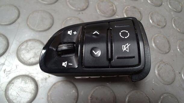Foto: MULTIFUNKTIONSTASTEN/ LENKRADTASTEN eines Kia Ceed 1.4 CVVT SW ISG