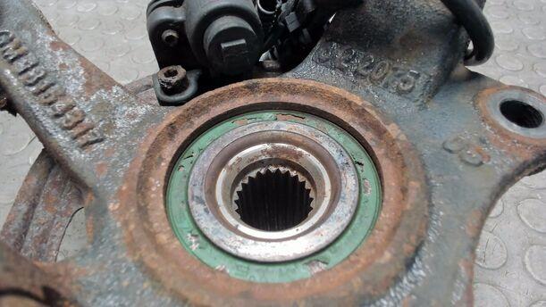 Foto: ACHSSCHENKEL VORNE LINKS eines Opel Tigra Twin Top 1.3 CDTI