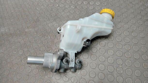 Foto: HAUPTBREMSZYLINDER eines Fiat Doblo Cargo DPF