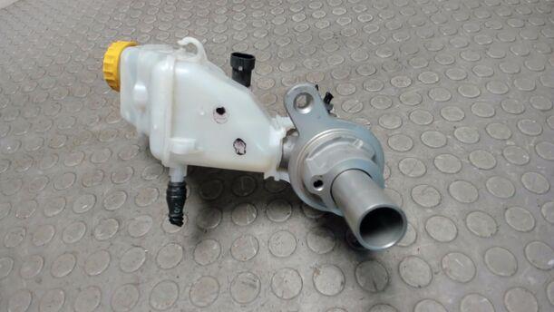 Foto: HAUPTBREMSZYLINDER eines Fiat Doblo Cargo DPF