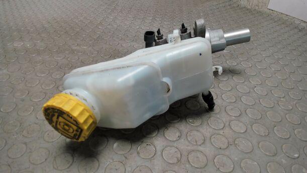 Foto: HAUPTBREMSZYLINDER eines Fiat Doblo Cargo DPF