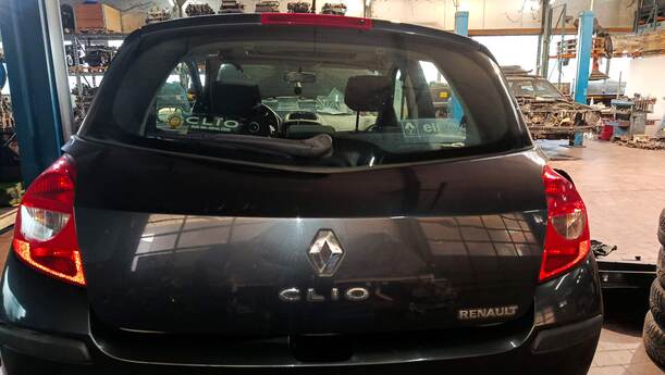 Foto: HECKKLAPPE / HECKDECKEL eines Renault Clio 1.6 16V