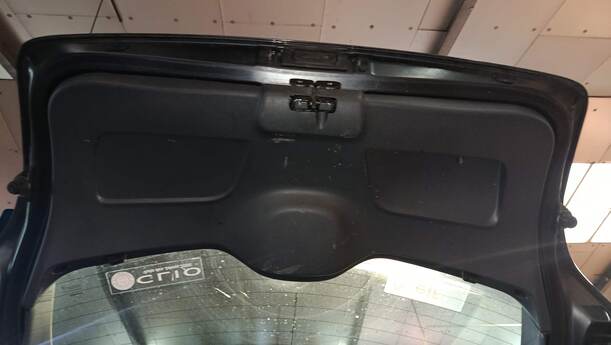Foto: HECKKLAPPE / HECKDECKEL eines Renault Clio 1.6 16V