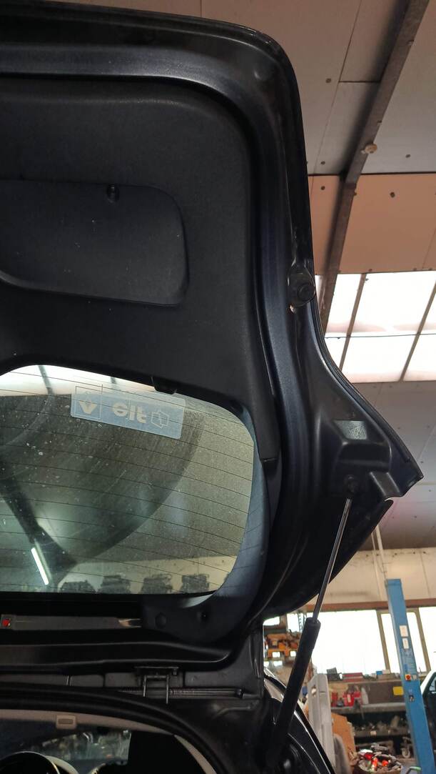 Foto: HECKKLAPPE / HECKDECKEL eines Renault Clio 1.6 16V