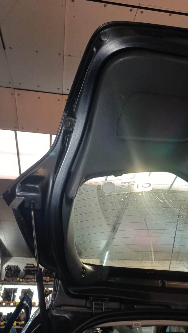 Foto: HECKKLAPPE / HECKDECKEL eines Renault Clio 1.6 16V
