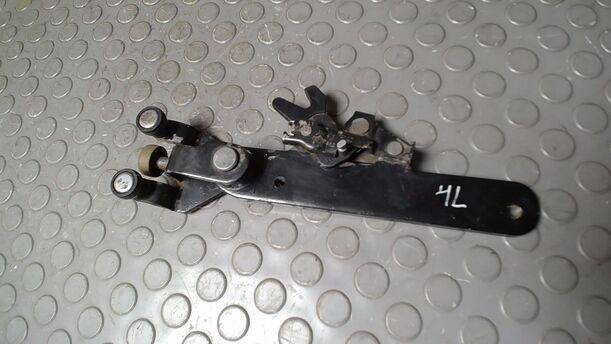 Foto: FÜHRUNGSROLLE UNTEN SCHIEBETÜR LINKS eines Fiat Doblo Cargo DPF