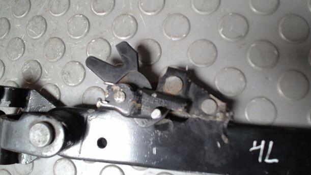 Foto: FÜHRUNGSROLLE UNTEN SCHIEBETÜR LINKS eines Fiat Doblo Cargo DPF
