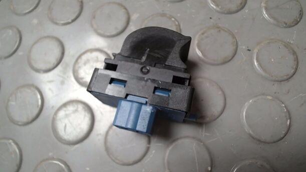 Foto: FENSTERHEBERSCHALTER eines Fiat Doblo Cargo DPF