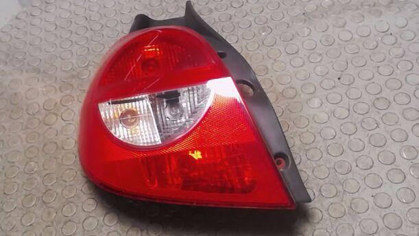 Foto: HECKLEUCHTE / RÜCKLICHT LINKS eines Renault Clio 1.6 16V