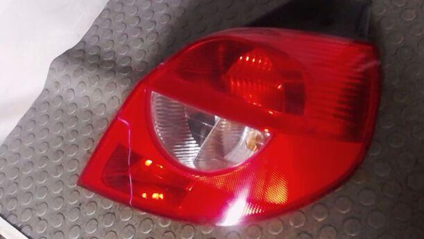 Foto: HECKLEUCHTE / RÜCKLICHT RECHTS eines Renault Clio 1.6 16V