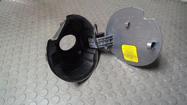 Foto: TANKKLAPPE/ TANKDECKEL eines Fiat Doblo Cargo DPF