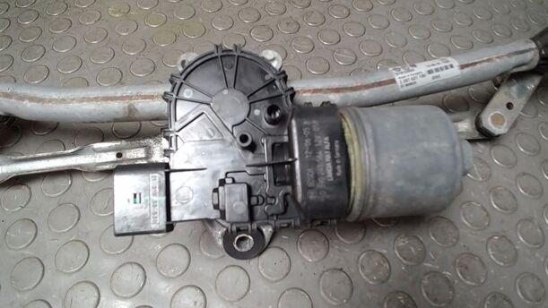 Foto: SCHEIBENWISCHERMOTOR VORN  (BOSCH) eines Fiat Doblo Cargo DPF