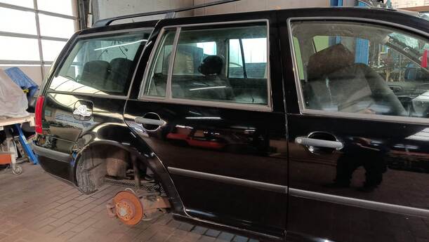Foto: TÜR HINTEN RECHTS eines VW Golf Variant 1.6