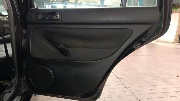 Foto: TÜR HINTEN RECHTS eines VW Golf Variant 1.6