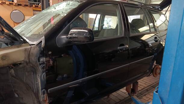 Foto: TÜR VORN LINKS eines VW Golf Variant 1.6