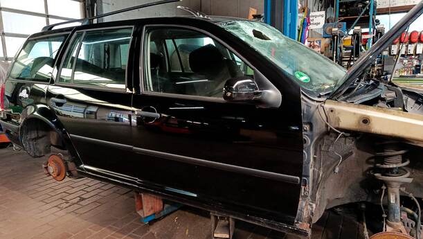 Foto: TÜR VORN RECHTS eines VW Golf Variant 1.6