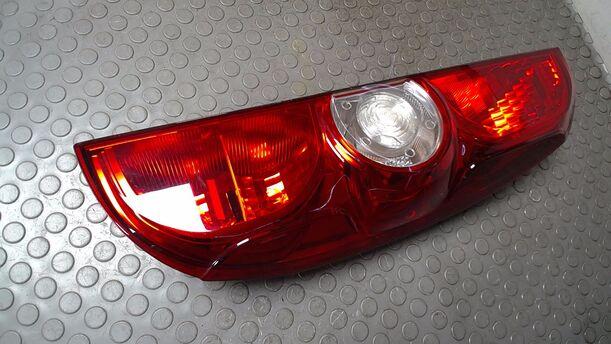 Foto: HECKLEUCHTE/ RÜCKLEUCHTE RECHTS (FLÜGELTÜR ) eines Fiat Doblo Cargo DPF