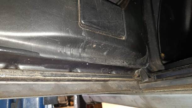 Foto: TÜR HINTEN LINKS eines Mercedes-Benz 230 E