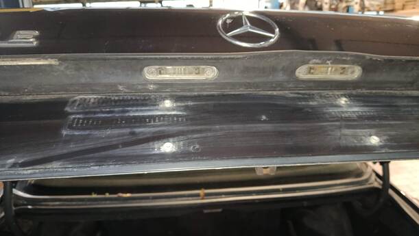 Foto: HECKDECKEL / HECKKLAPPE eines Mercedes-Benz 230 E