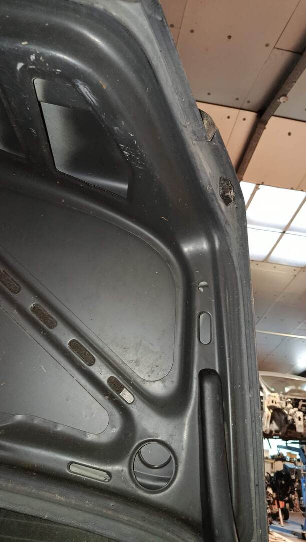 Foto: HECKDECKEL / HECKKLAPPE eines Mercedes-Benz 230 E