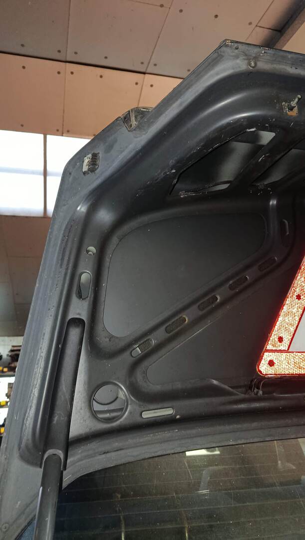 Foto: HECKDECKEL / HECKKLAPPE eines Mercedes-Benz 230 E