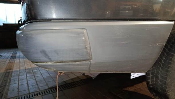 Foto: STOSSFÄNGER / STOSSSTANGE HINTEN eines Mercedes-Benz 230 E