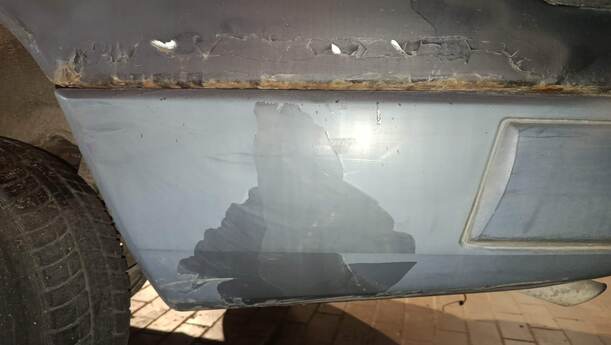 Foto: STOSSFÄNGER / STOSSSTANGE HINTEN eines Mercedes-Benz 230 E